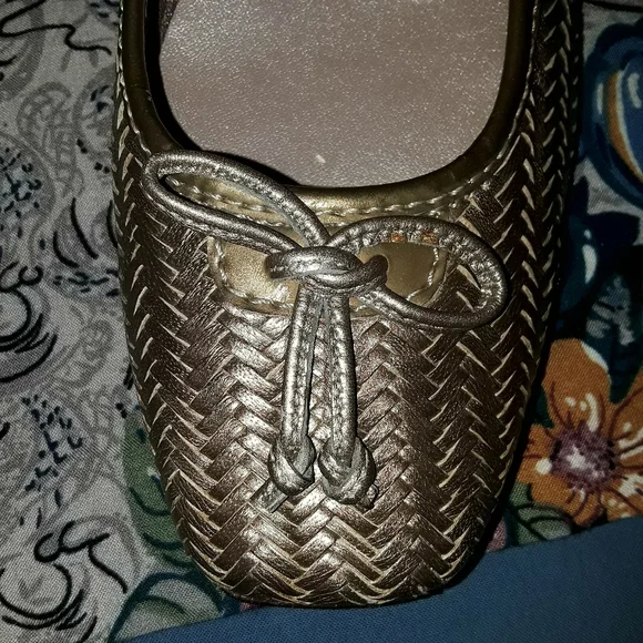Cole Hahn Metallic Flats - Picture 4 of 8